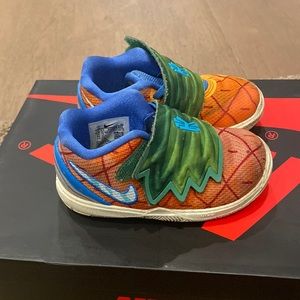 Nike Kyrie SpongeBob Pineapple House shoes Size 7C